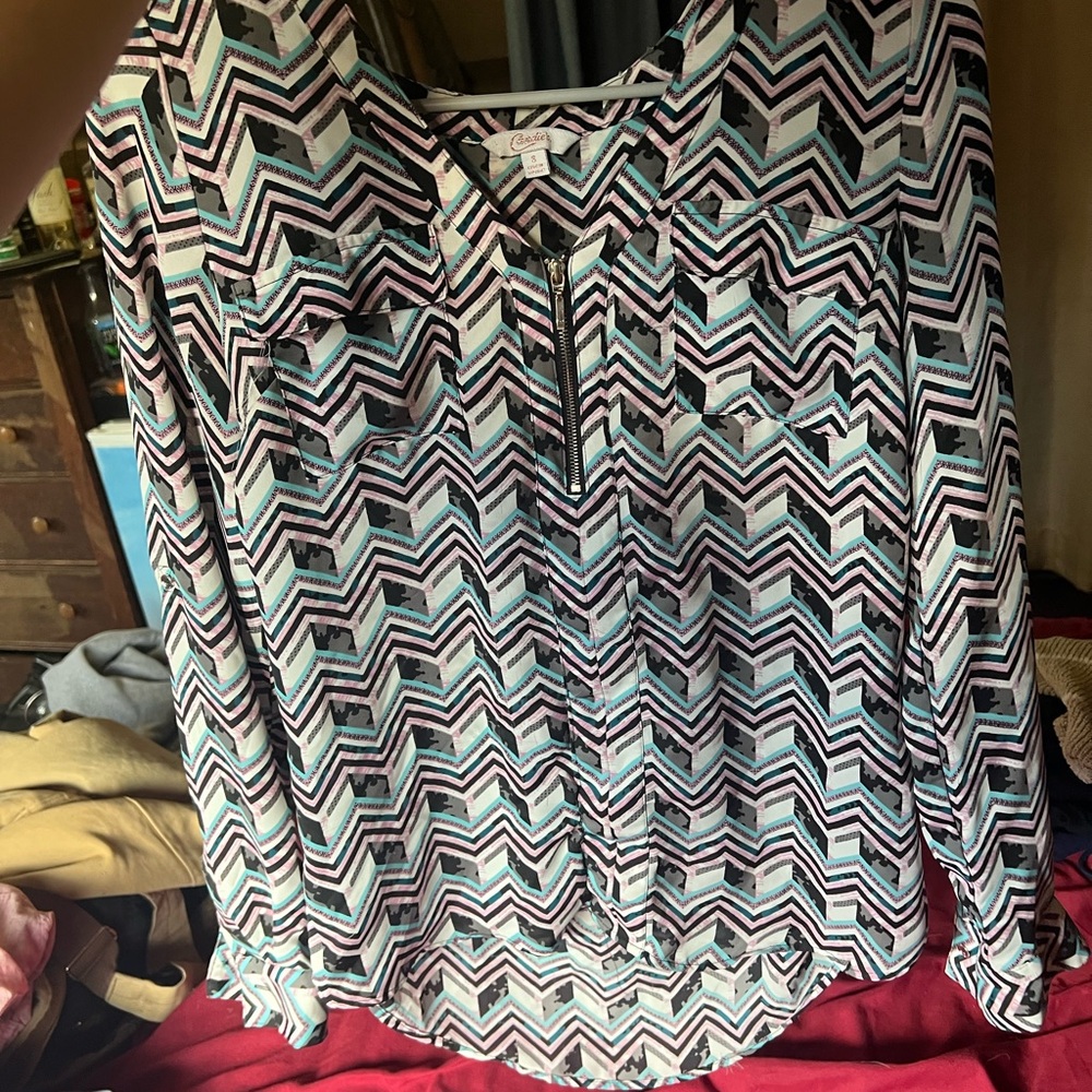 Candie's Black and White Graphic Long Sleeve Blouse